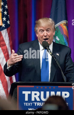 Wichita, Kansas, USA, 5 marzo, 2016 candidato presidenziale repubblicano Donald Trump al Kansas caucus Credit:contrassegnare Reinstein Foto Stock