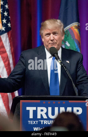 Wichita, Kansas, USA, 5 marzo, 2016 candidato presidenziale repubblicano Donald Trump al Kansas caucus Credit:contrassegnare Reinstein Foto Stock