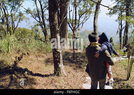 Padre figlia di contenimento Foto Stock