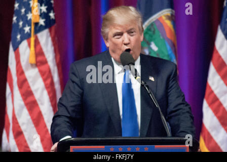 Wichita, Kansas, USA, 5 marzo, 2016 candidato presidenziale repubblicano Donald Trump al Kansas caucus Credit:contrassegnare Reinstein Foto Stock