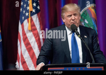 Wichita, Kansas, USA, 5 marzo, 2016 candidato presidenziale repubblicano Donald Trump al Kansas caucus Credit:contrassegnare Reinstein Foto Stock