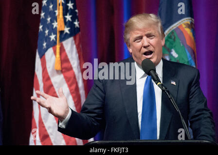 Wichita, Kansas, USA, 5 marzo, 2016 candidato presidenziale repubblicano Donald Trump al Kansas caucus Credit:contrassegnare Reinstein Foto Stock