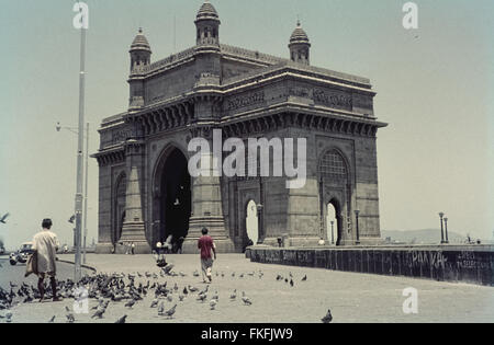 Il Gateway of India in Mumbai nei primi anni sessanta. Das Gateway of India in Mumbai in den frühen Jahren 1960 Foto Stock