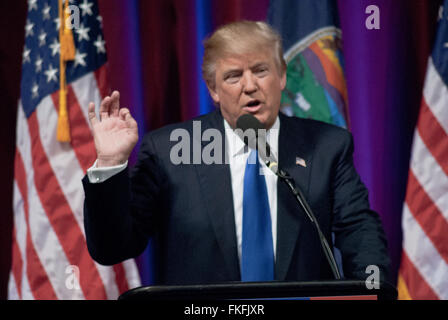 Wichita, Kansas, USA, 5 marzo, 2016 candidato presidenziale repubblicano Donald Trump al Kansas caucus Credit:contrassegnare Reinstein Foto Stock