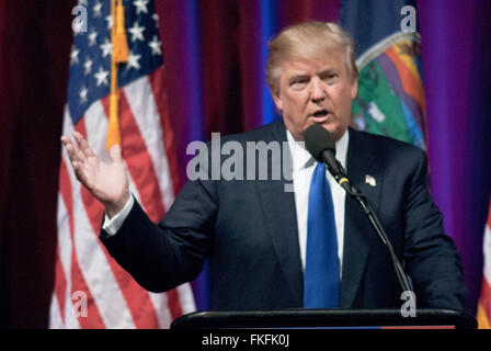 Wichita, Kansas, USA, 5 marzo, 2016 candidato presidenziale repubblicano Donald Trump al Kansas caucus Credit:contrassegnare Reinstein Foto Stock