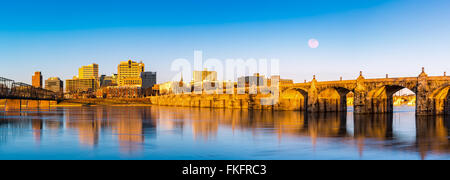 Harrisburg, Pennsylvania skyline e il mercato storico Street Bridge Foto Stock