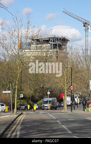 La nuova air ambulance elipad in via di completamento al Kings College Hospital, Camberwell, Londra. Foto Stock