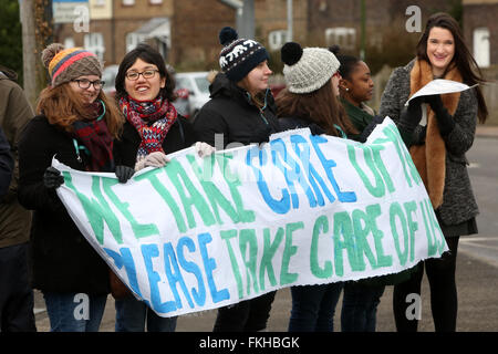 Chichester, Regno Unito. 9 Marzo, 2016. I medici lo sciopero per la terza volta su nuovo contratto essendo portato dal governo. Nella foto è colpire al di fuori dell ospedale di Chichester, West Sussex, Regno Unito. Credito: Sam Stephenson/Alamy Live News. Foto Stock