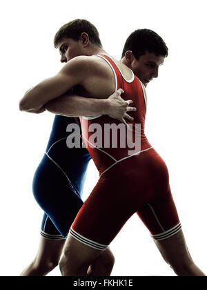 Due lottatori caucasica wrestling gli uomini sulla silhouette isolato sfondo bianco Foto Stock