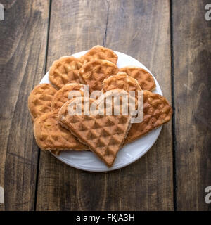 A forma di cuore ad waffle sulla piastra dal di sopra Foto Stock