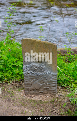 La scultura di un uccello accanto al fiume Ericht nella città di Blairgowrie, Perthshire, Scotland, Regno Unito Foto Stock