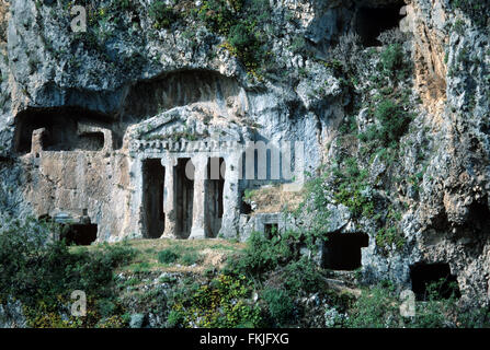 Rock-Carved Tomba di Bellerophon, nell'antica città Lycian di Tlos, vicino a Kalkan, Turchia Foto Stock