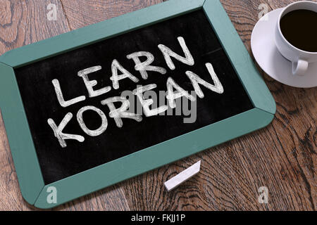 Imparare il coreano - Lavagna con la mano il testo disegnato. Foto Stock
