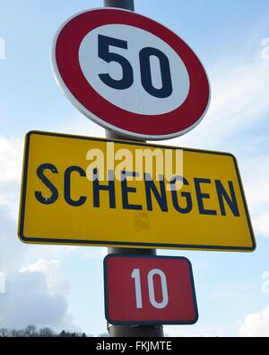 Segno della città di Schengen, Marzo 7, 2016. Foto Stock