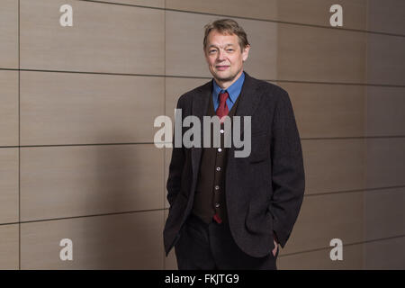 Amburgo, Germania. 09Mar, 2016. Franz Wilhelm Kaiser, il nuovo direttore del Bucerius Kunst Forum gallery di Amburgo, pone nella galleria di Amburgo, Germania, 09 marzo 2016. La lunga curatore del Gemeentemuseum Den Haag si sta muovendo ad Amburgo. Foto: LUKAS SCHULZE/dpa/Alamy Live News Foto Stock