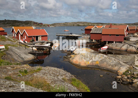 Tradizionale rosso falu case di pescatori, Käringön isola, Bohuslän, sulla costa sud-ovest della Svezia, Svezia, Scandinavia, Europa Foto Stock