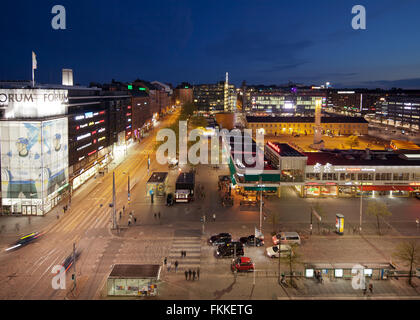 Narinkka Square, con il Kamppi Cappella del silenzio. Foto Stock