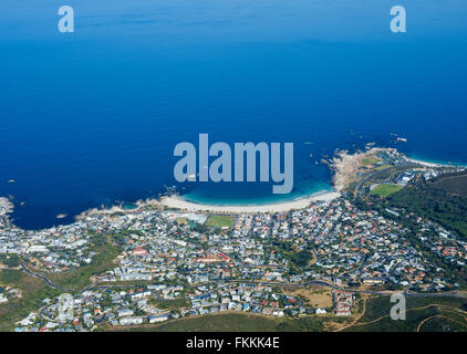 Vista aerea di Camps Bay, Western Cape, Sud Africa Foto Stock