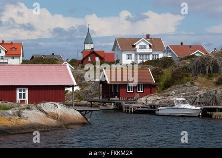 Tradizionale rosso falu case di pescatori, Käringon isola, Bohuslän, sulla costa sud-ovest della Svezia, Svezia, Scandinavia, Europa Foto Stock