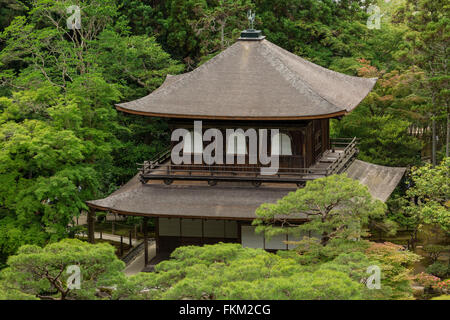 Top-vista di Kannon-den, i due piani la struttura principale di Ginkaku-Ji, Kyoto, Giappone. Foto Stock