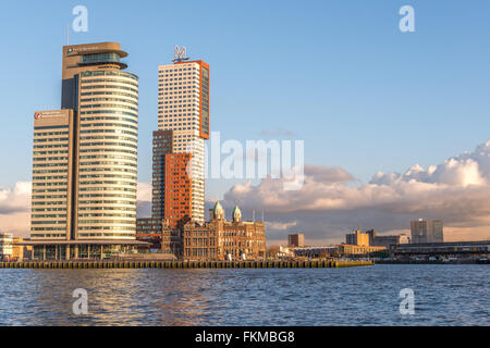 Il New York Hotel sul molo di Wilhelmina a Rotterdam è un hotel situato nei vecchi uffici della linea Holland America Foto Stock