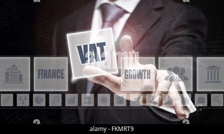 Imprenditore premendo un concetto IVA pulsante. Foto Stock