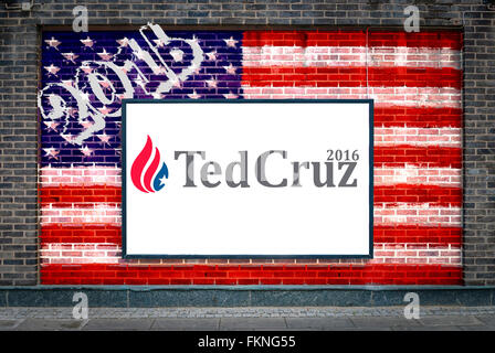 Ted Cruz 2016 campagna presidenziale poster su un cartellone con bandiera americana dipinta su th Foto Stock