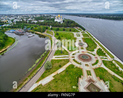 Famoso Yaroslavl 'Strelka' Park vista dal cielo Foto Stock