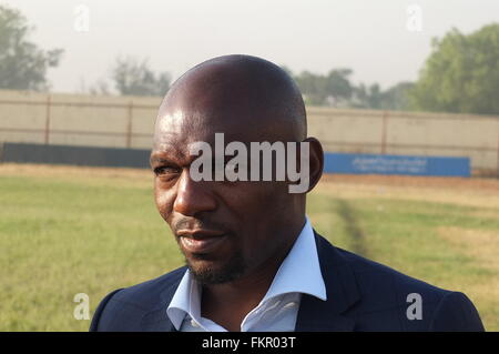 Juba, nel sud Sudan. Mar 5, 2016. Presidente della FIFA GIANNI INFANTINO visite Juba affermando che egli svilupperà il calcio in sud Sudan, come posizione di (FIFA) Presidente. Lo svizzero italiano Gianni che era accompagnato dalla ex nazionale camerunese giocatore di football Geremi Njitap detto sarà lui a mettere il soggetto di sviluppo del calcio, soprattutto le donne del sud Sudan per il suo esame, ha aggiunto il sud Sudan è un campione di FIFA. © Samir Bol/ZUMA filo/ZUMAPRESS.com/Alamy Live News Foto Stock