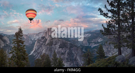 Mongolfiera Volare sopra il Parco Nazionale di Yosemite in California, Stati Uniti Foto Stock