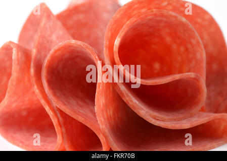 Dettaglio delle sottili fette di salame Foto Stock