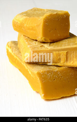 Cera d'api, cera naturale prodotto da Api mellifiche Foto Stock