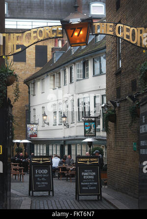 Il George public house su Borough High Street, London SE1 Foto Stock