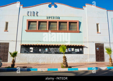 Cine Avenida, art-deco architettura, Sidi Ifni, Guelmim-Oued regione del sud del Marocco, Africa settentrionale Foto Stock