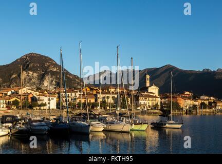 Barche nel porto, Feriolo, Lago Maggiore, Piemonte, Lombardia, Italia Foto Stock