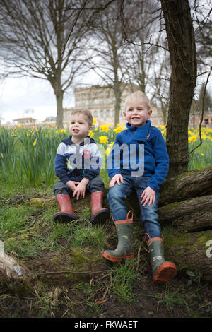 Cliveden, neo-classica casa signorile e giardini che si affaccia sul Tamigi in Berkshire, proprietà del National Trust, Inghilterra Foto Stock