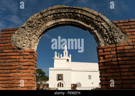 Ruinas del Hospital San Nicolas de Bari e la chiesa Iglesia de la Altagraciacapital Santo Domingo, Repubblica Dominicana, Carr Foto Stock