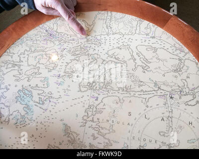 Mappa di Patagonia con la mano su una nave. Posizione orizzontale Foto Stock