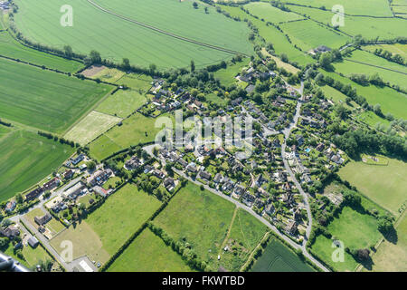 Una veduta aerea del villaggio di Charney Bassett e la circostante campagna Oxfordshire Foto Stock