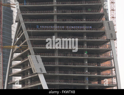 Mosca, Russia - 4 agosto 2013: costruzione in corso di evoluzione Tower, parte del Moscow International Business Center. Foto Stock