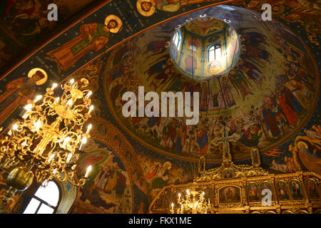 La chiesa cristiana interno a cupola con i fulmini Foto Stock