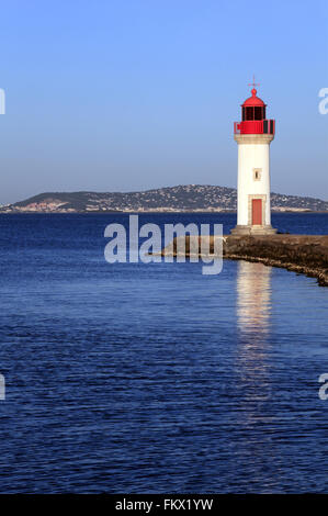 Giornata invernale in Marseillan vicino al faro Onglous, Thau, Languedoc-Roussillon, Francia Foto Stock