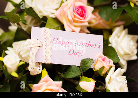 Festa della mamma carta viola con rose rustico Foto Stock