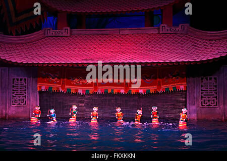 Marionette,acqua tradizionale spettacolo di marionette, Thang Long Puppet Theatre, Hanoi, Vietnam Foto Stock