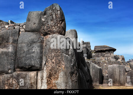 Inca antica roccaforte in una giornata di sole Foto Stock