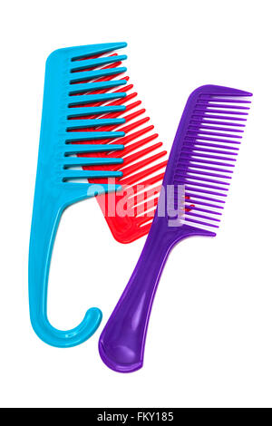 Tre pettini in plastica su sfondo bianco Foto Stock