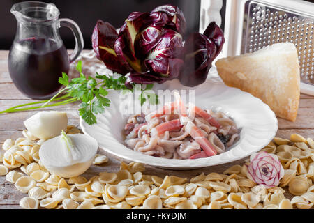 Orecchiette cicoria e Speck Foto Stock