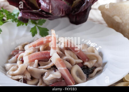 Piastra con orecchiette e Speck Foto Stock