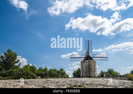 Francia, Alphonse Daudet il mulino a vento in Fontvieille Foto Stock