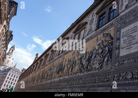 Fuerstenzug, Processione del principe, il murale sulla parete del Stallhof, Maneggio cortile, Dresda, Germania Foto Stock